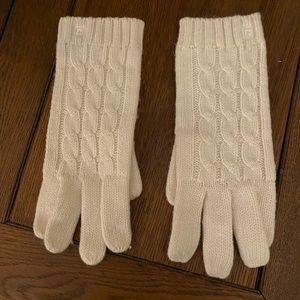Ralph Lauren Chaps Cream Colored Cable Knit Gloves. NWOT. 🎁